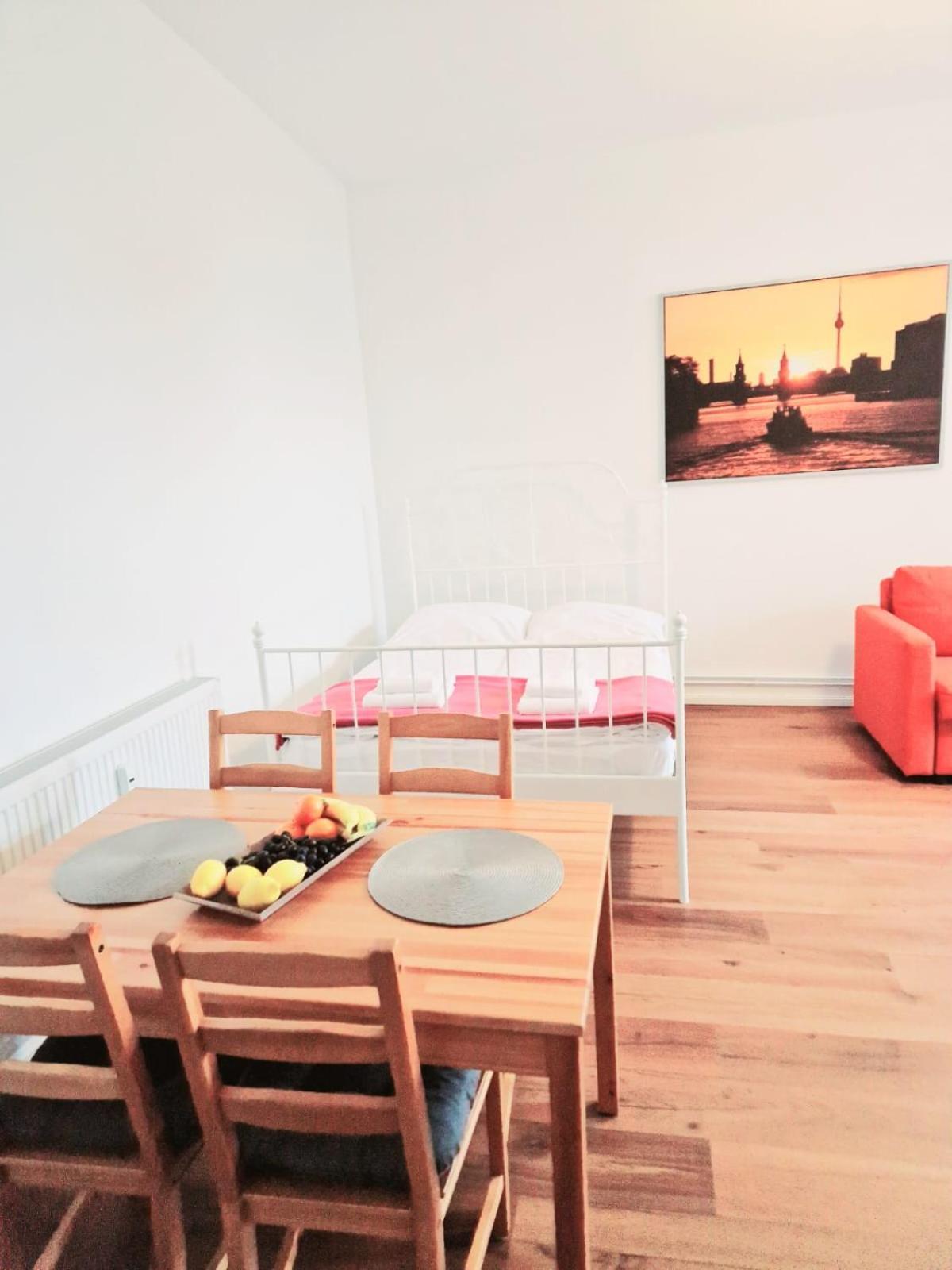 City Studio Apartment For 4, Near Sonnenallee Βερολίνο Εξωτερικό φωτογραφία