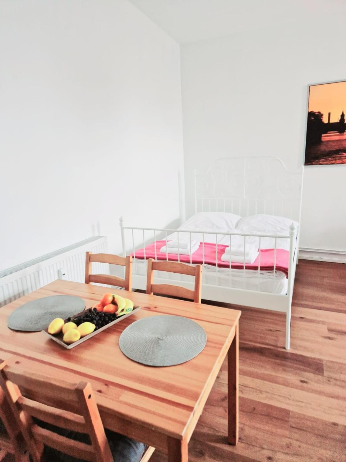 City Studio Apartment For 4, Near Sonnenallee Βερολίνο Εξωτερικό φωτογραφία