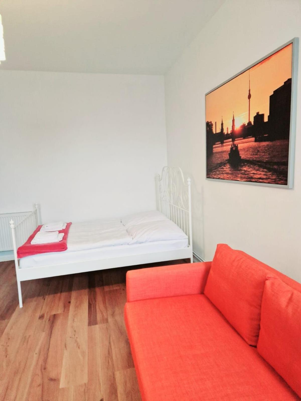 City Studio Apartment For 4, Near Sonnenallee Βερολίνο Εξωτερικό φωτογραφία