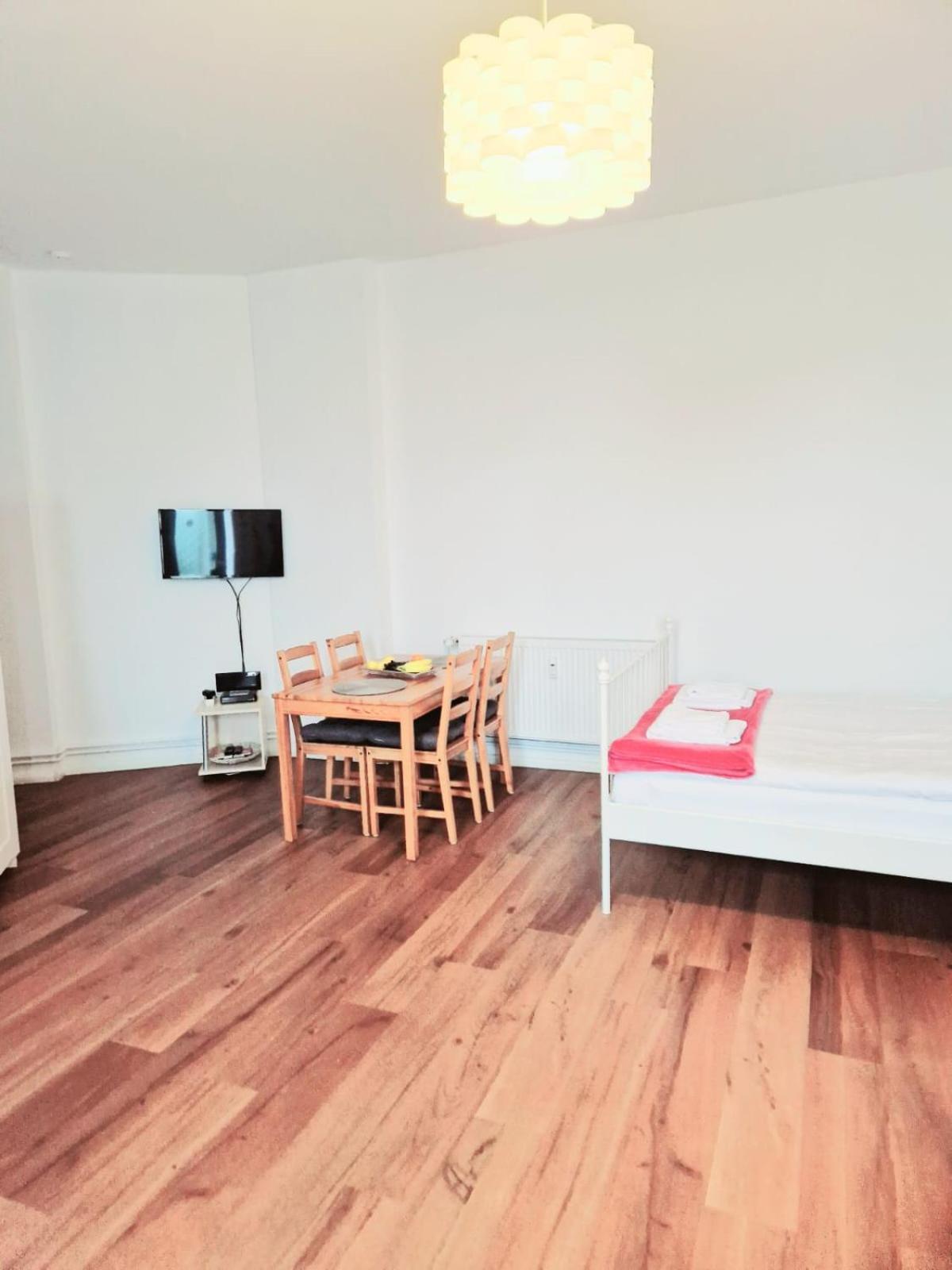 City Studio Apartment For 4, Near Sonnenallee Βερολίνο Εξωτερικό φωτογραφία