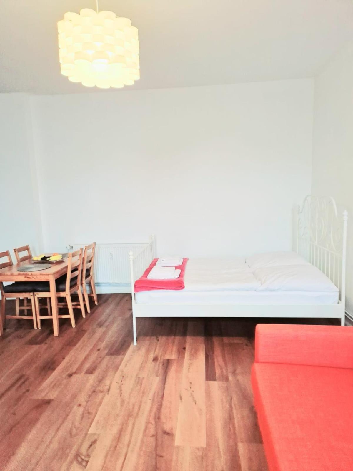 City Studio Apartment For 4, Near Sonnenallee Βερολίνο Εξωτερικό φωτογραφία