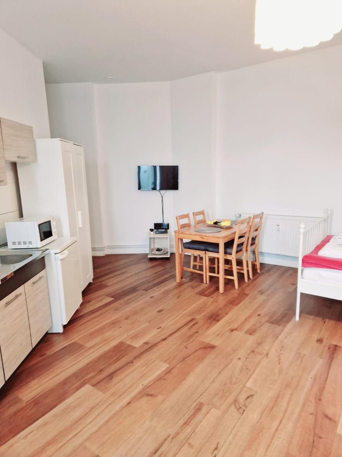 City Studio Apartment For 4, Near Sonnenallee Βερολίνο Εξωτερικό φωτογραφία