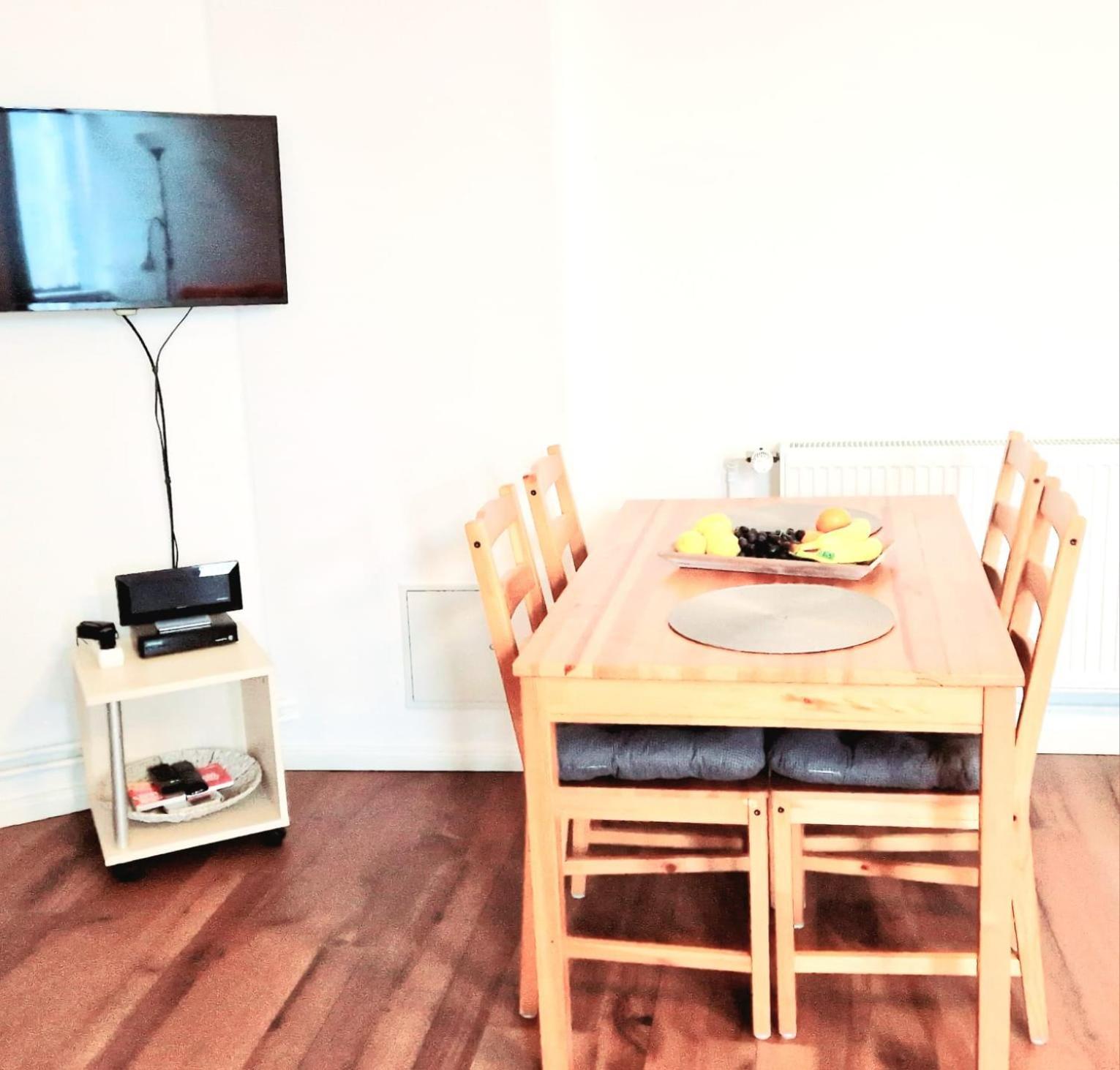 City Studio Apartment For 4, Near Sonnenallee Βερολίνο Εξωτερικό φωτογραφία